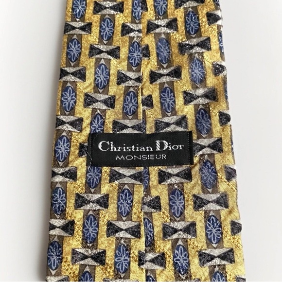 CHRISTIAN DIOR Monsieur Vintage Tie 100% Silk Made In Canada Classic 70s Style - Picture 2 of 5